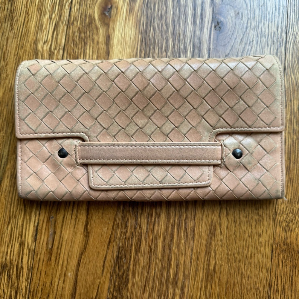 🚨LAST CHANCE🚨 Bottega Veneta Intrecciato Leather Flap Wallet